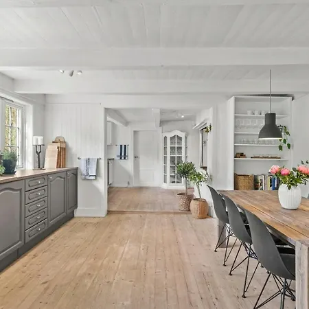 Hébergement de vacances 200-year-old House By The Southern Archipelago