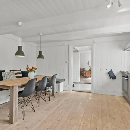 Hébergement de vacances 200-year-old House By The Southern Archipelago Mandal