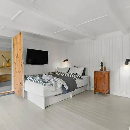 200-year-old House By The Southern Archipelago Hébergement de vacances Mandal