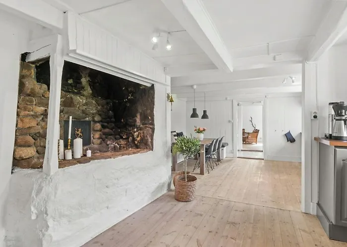 200-year-old House By The Southern Archipelago Semesterbostad Mandal