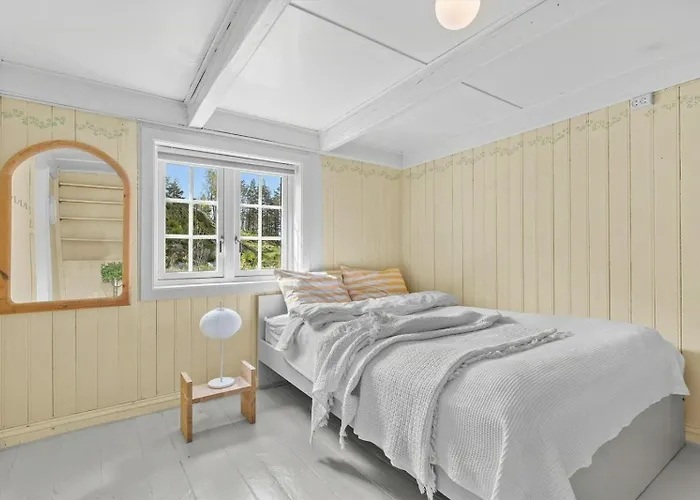 Semesterbostad 200-year-old House By The Southern Archipelago Mandal