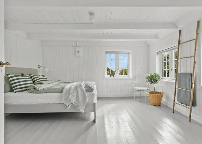 Semesterbostad 200-year-old House By The Southern Archipelago