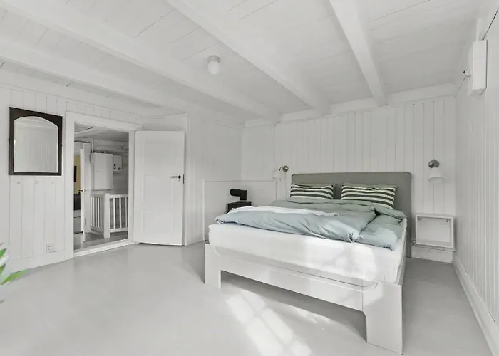 Semesterbostad 200-year-old House By The Southern Archipelago *