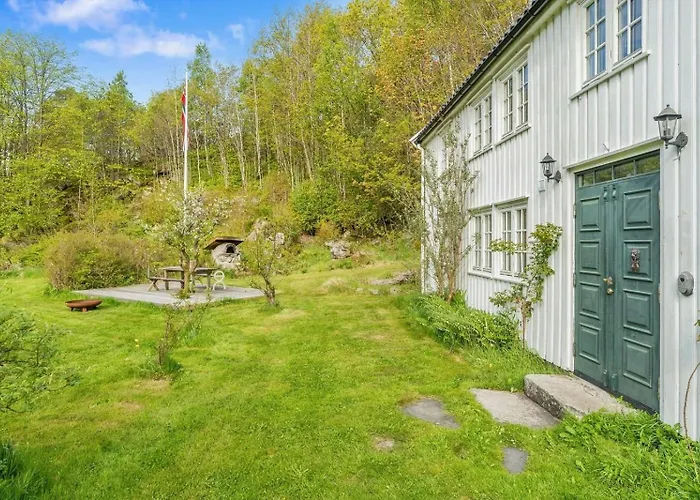 200-year-old House By The Southern Archipelago * Mandal