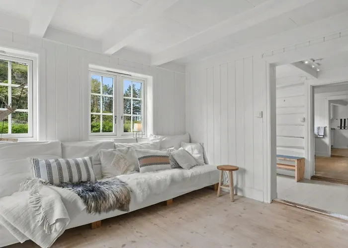 Semesterbostad 200-year-old House By The Southern Archipelago