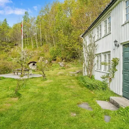 200-year-old House By The Southern Archipelago * Mandal