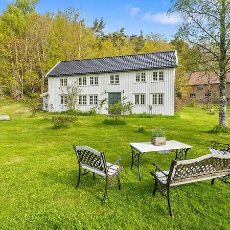 200-year-old House By The Southern Archipelago Holiday home