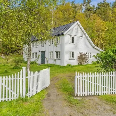 Holiday home 200-year-old House By The Southern Archipelago *